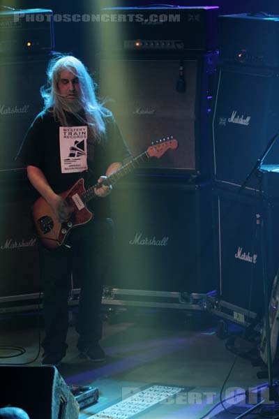 DINOSAUR JR - 2010-05-23 - PARIS - La Machine (du Moulin Rouge) - Jay Mascis